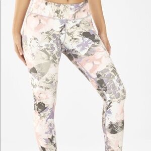 Fabletics capris leggings​